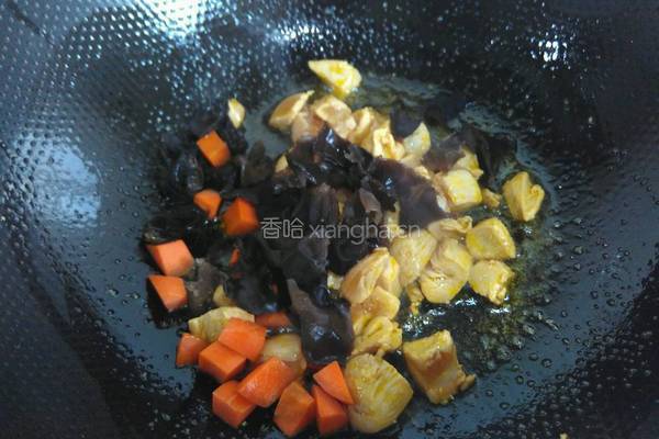 黄瓜木耳炒鸡丁的做法图解4