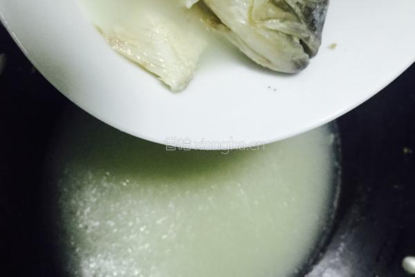 上汤鲈鱼的做法图解12