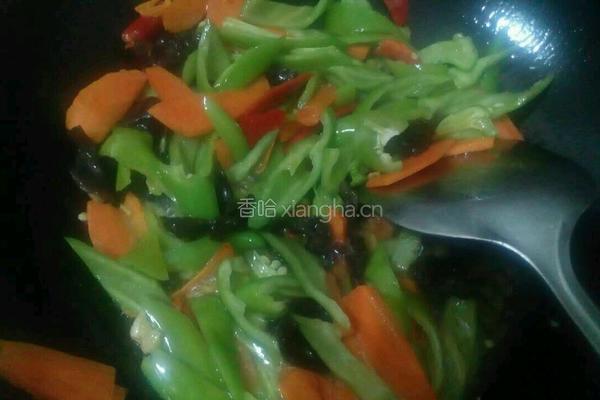 青椒炒火腿的做法图解3