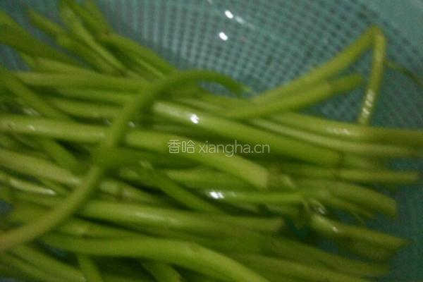 酸辣空心菜梗的做法图解1