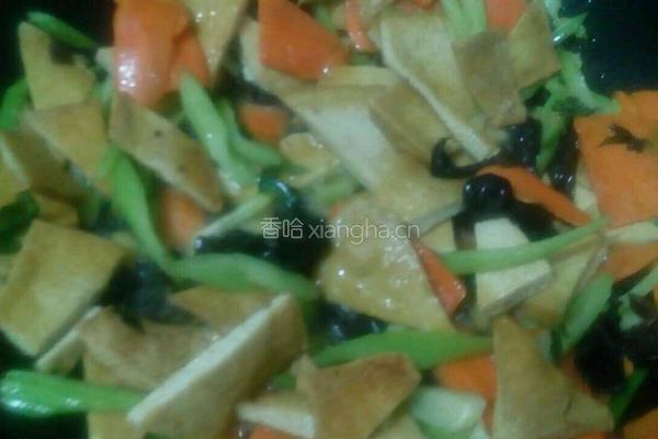 芹菜炒豆腐的做法图解5