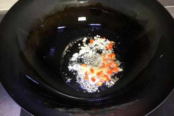 豌豆炒肉丁的做法图解5