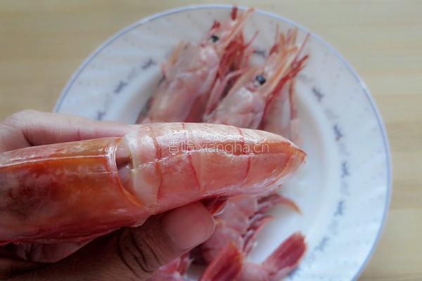 茄汁油焖虾的做法图解2
