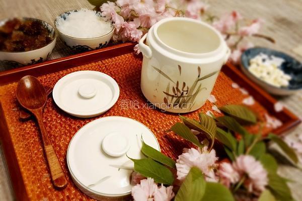 桃胶银耳莲子糖水的做法图解3