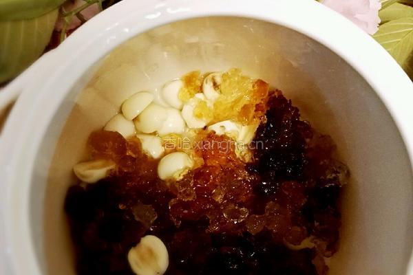 桃胶银耳莲子糖水的做法图解4