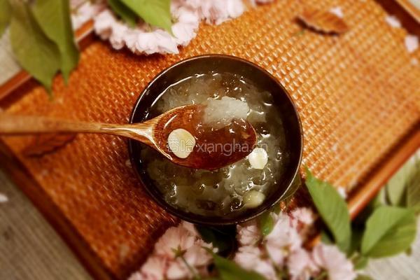 桃胶银耳莲子糖水的做法图解12