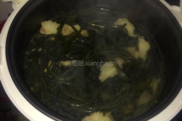  海带肉片汤的做法图解3