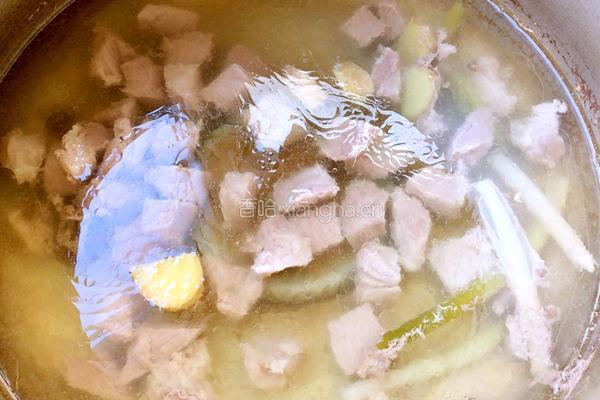 梅花肉炖粉条的做法图解4