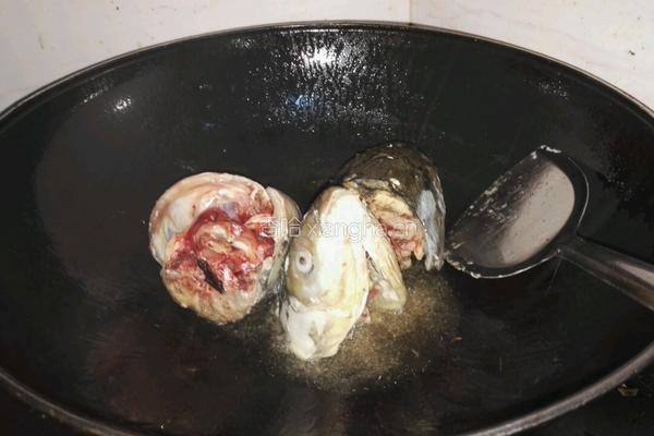 酸菜鱼头豆腐的做法图解2