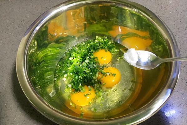 葱花鸡蛋饼的做法图解2