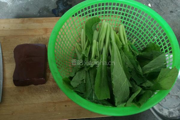猪血炒小白菜的做法图解1