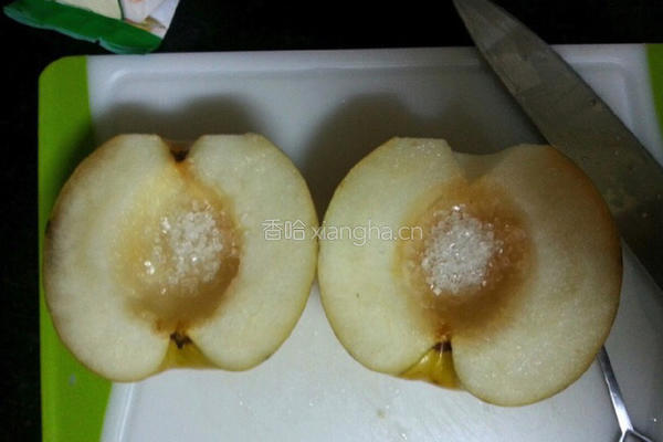 冰糖蒸雪梨的做法图解2