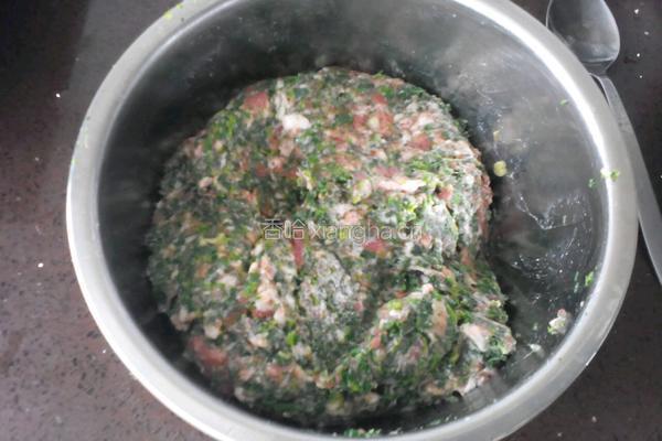 荠菜猪肉丸子海鲜汤的做法图解6