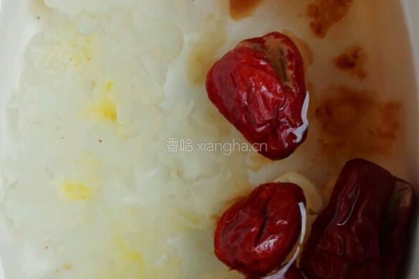 雪莲子桃胶银耳汤的做法图解3