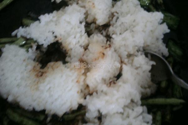 辣豇豆炒饭的做法图解8