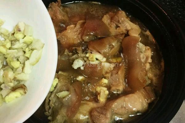 柱候酱土豆闷猪脚的做法图解7
