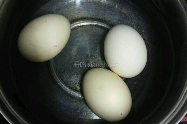 艾叶煲鸡蛋的做法图解3
