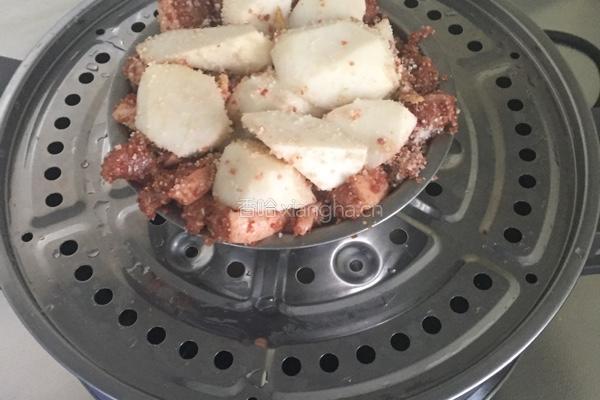 芋头粉蒸肉的做法图解4