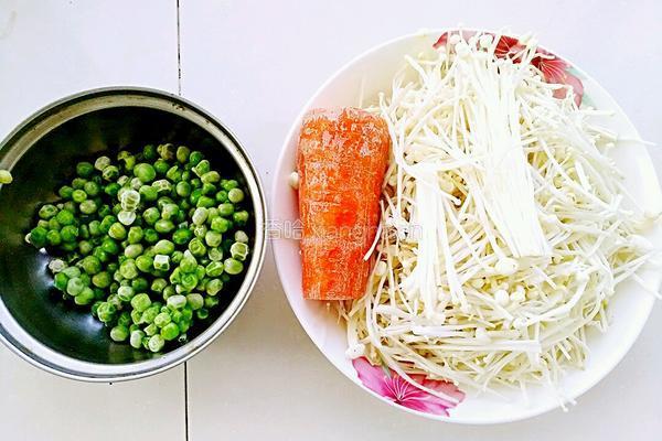 蒜香青豆拌金针菇的做法图解1