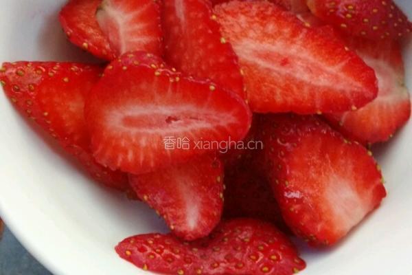 腌草莓的做法图解2