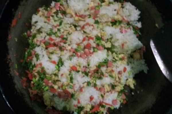 火腿炒饭的做法图解4
