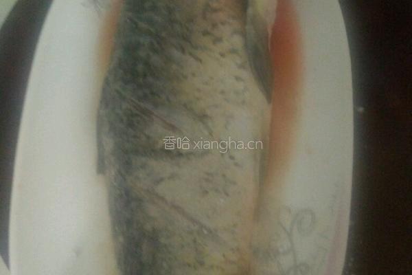 糖醋鲤鱼的做法图解1