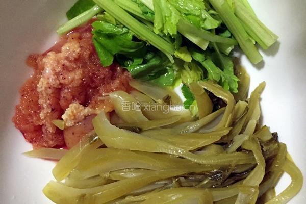 鲈鱼酸菜汤的做法图解3