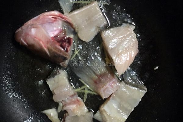 鲈鱼酸菜汤的做法图解5