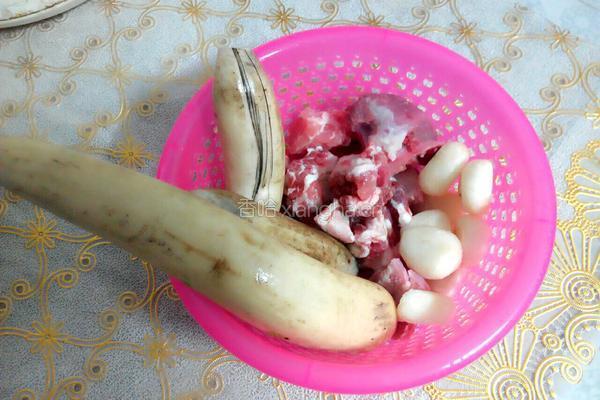 莲藕排骨汤的做法图解1
