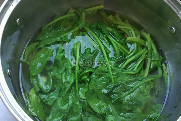 菠菜玫瑰花卷花式馒头的做法图解1