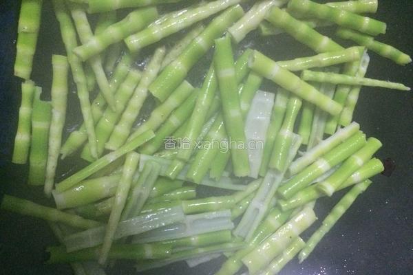 水竹笋炒腊肠的做法图解6