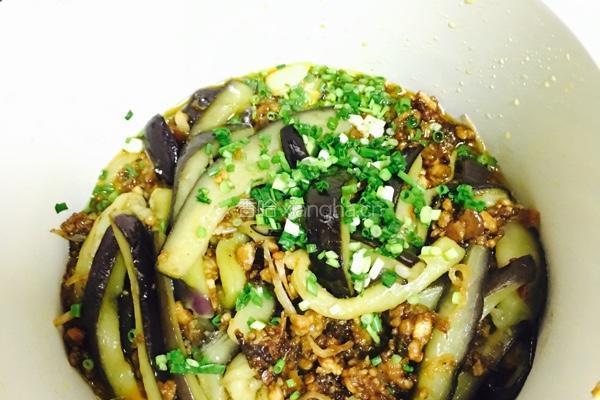 鱼香肉末茄子的做法图解3