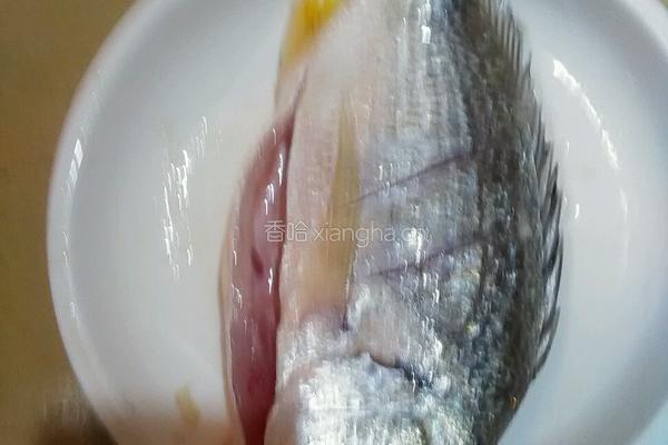 超简单清蒸鱼的做法图解1
