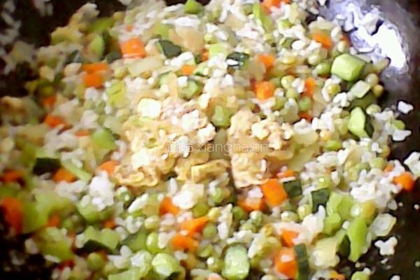 菠蘿炒飯的做法图解7