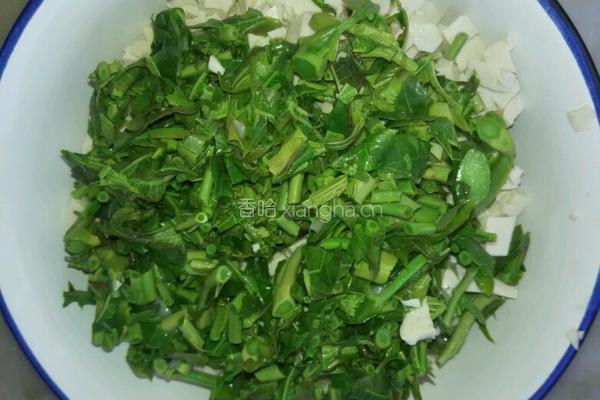 香椿拌豆腐的做法图解3