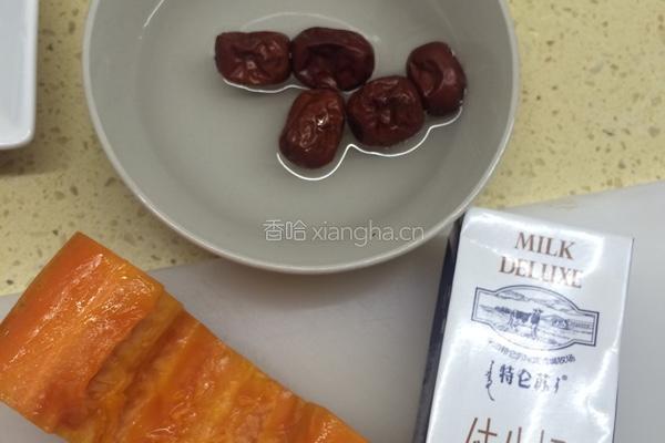 木瓜牛奶红枣甜品的做法图解1