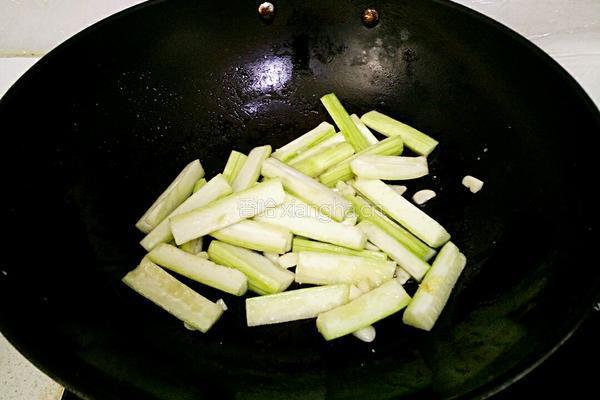 丝瓜炒鸡蛋的做法图解7