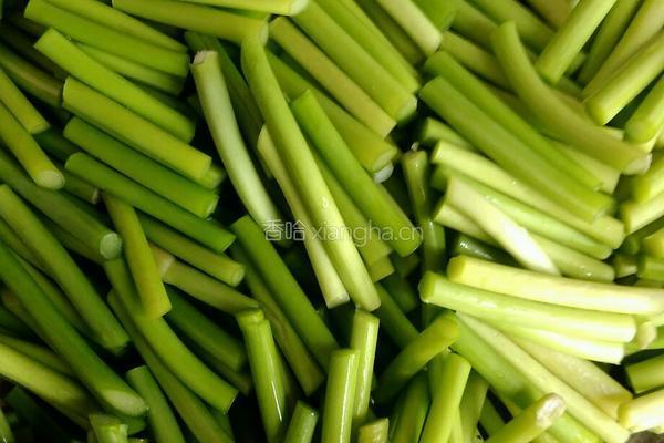 蒜苔炒肉丝的做法图解1
