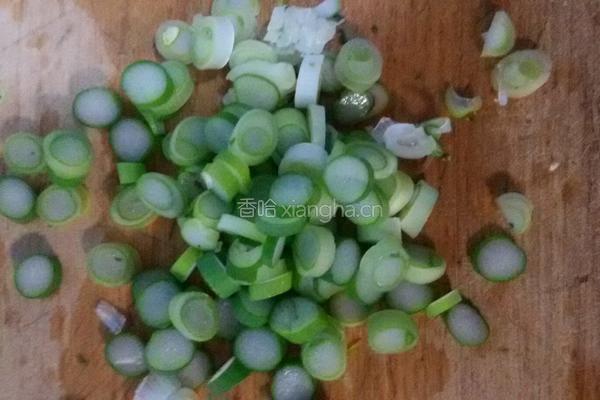 荠菜鸡蛋饼的做法图解3