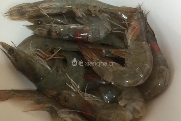 蚝油大虾的做法图解1