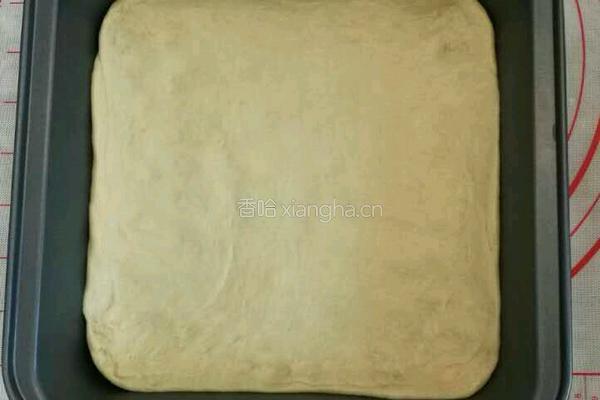 面包机香辣牛肉酱玛格丽特披萨的做法图解3
