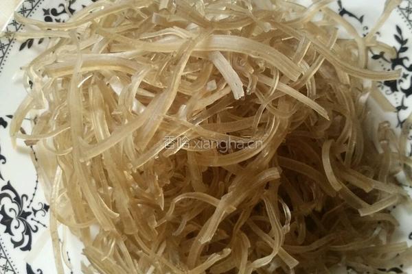 圆包菜炒红薯粉的做法图解3