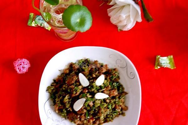 香椿芹菜肉渣的做法图解7