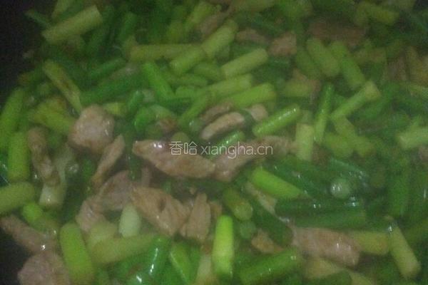 肉片炒蒜薹的做法图解3