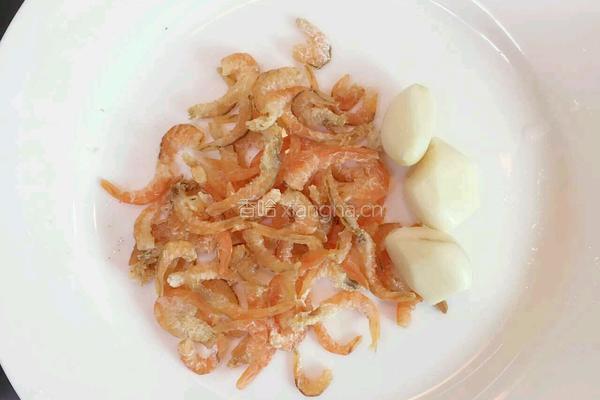虾仁蒜苔杂炒的做法图解1