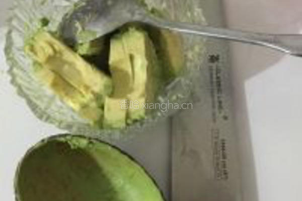 牛油果牛奶的做法图解2