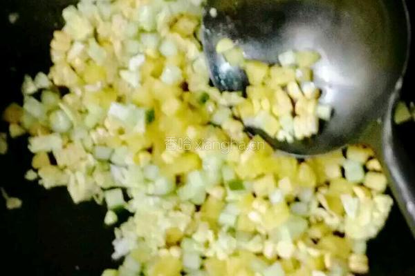 酸甜瘦身菠萝炒饭的做法图解9