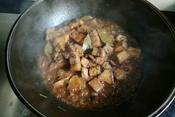 五花肉红烧咸鱼的做法图解8