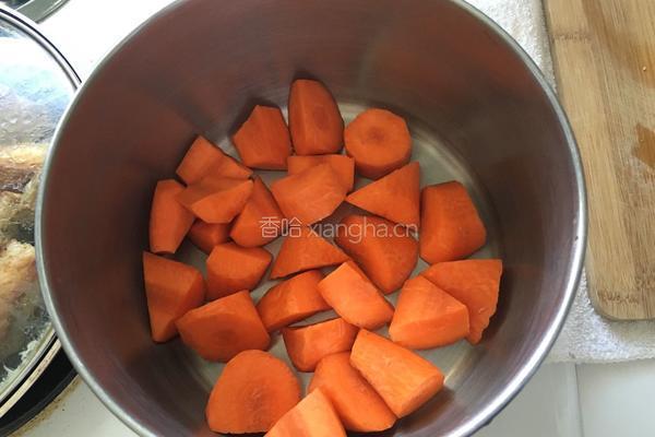胡萝卜芹菜闷排骨的做法图解4