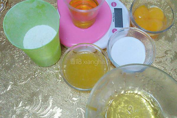 奶油草莓蛋糕卷的做法图解1